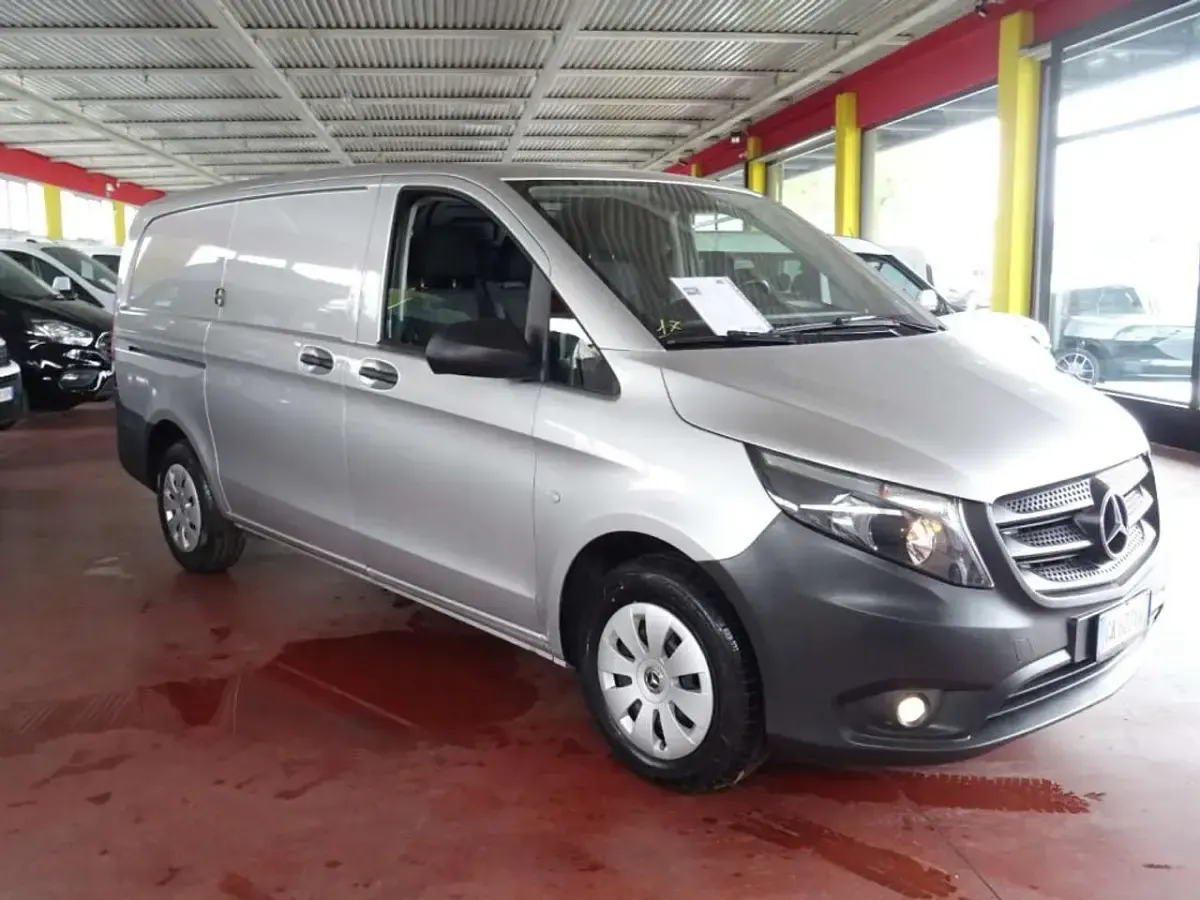 Usata Mercedes Vito 136 CV (100 kW) 2020 Argento Furgone