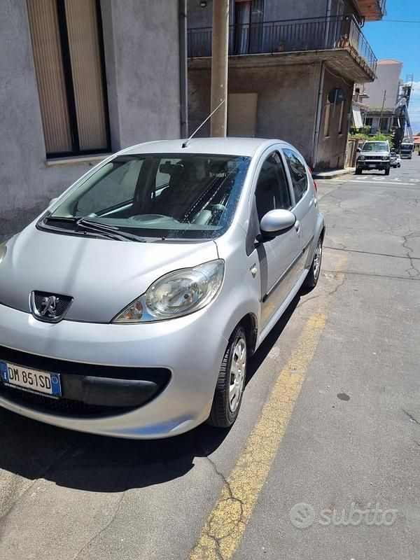Usata Peugeot 107 68 CV (50 kW) 2008 Grigio Utilitaria