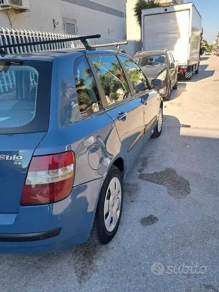 Usata Fiat Stilo 103 CV (75 kW) 2002 Bluazzurro Berlina