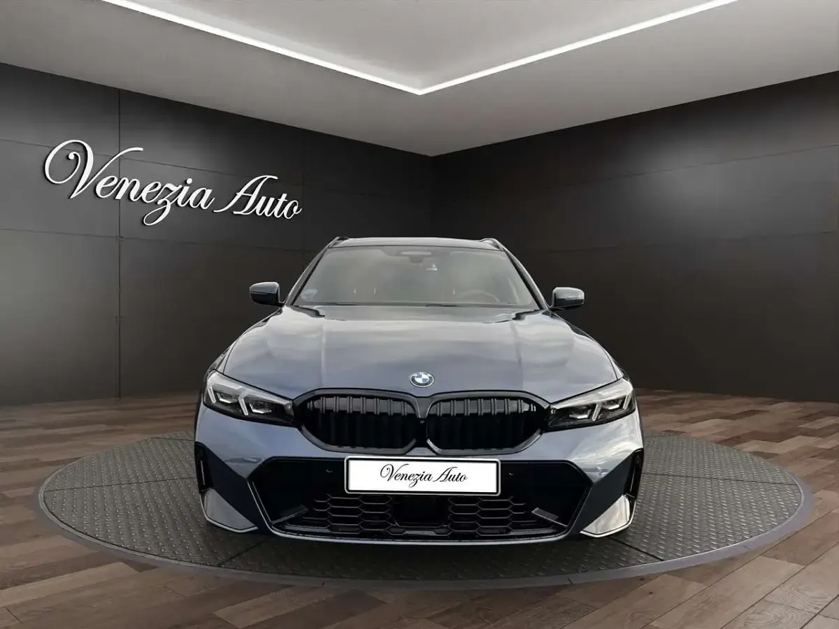 Usata BMW 318 M Sport 150 CV (110 kW) 2025 Blu/azzurro Station wagon