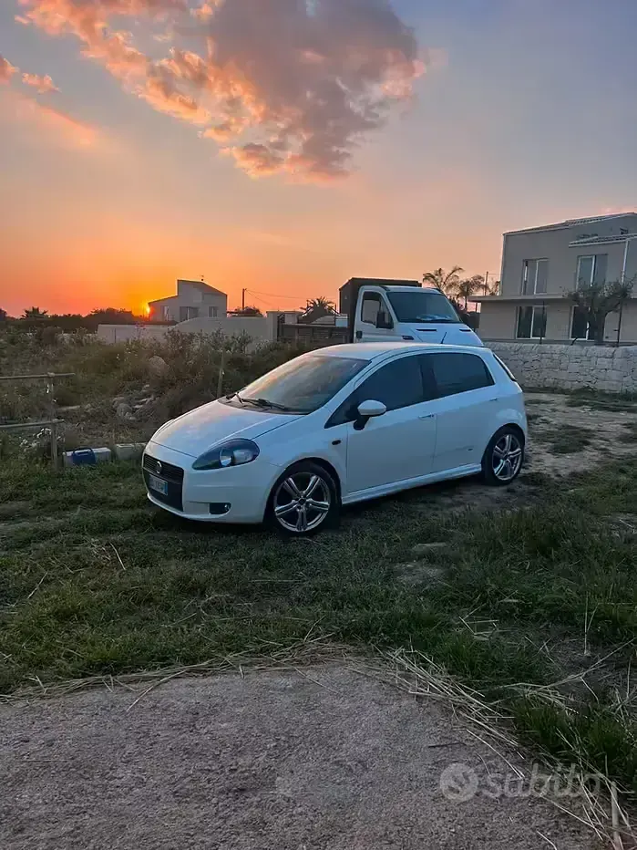 Usata Fiat Grande Punto 131 CV (96 kW) 2007 Bianco Utilitaria