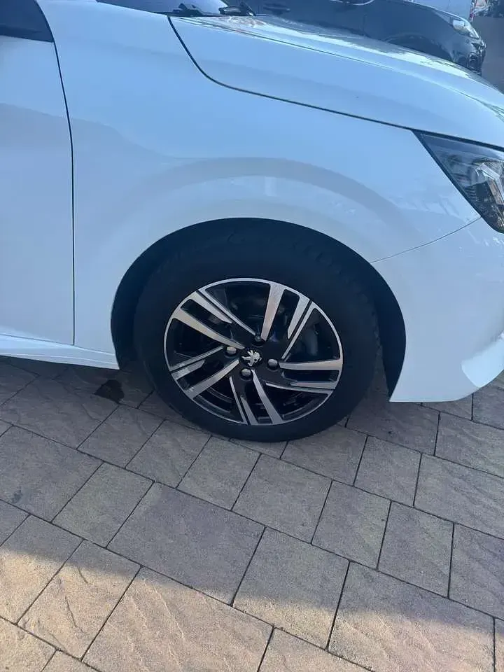 Usata Peugeot 208 Allure 101 CV (74 kW) 2021 Bianco Utilitaria
