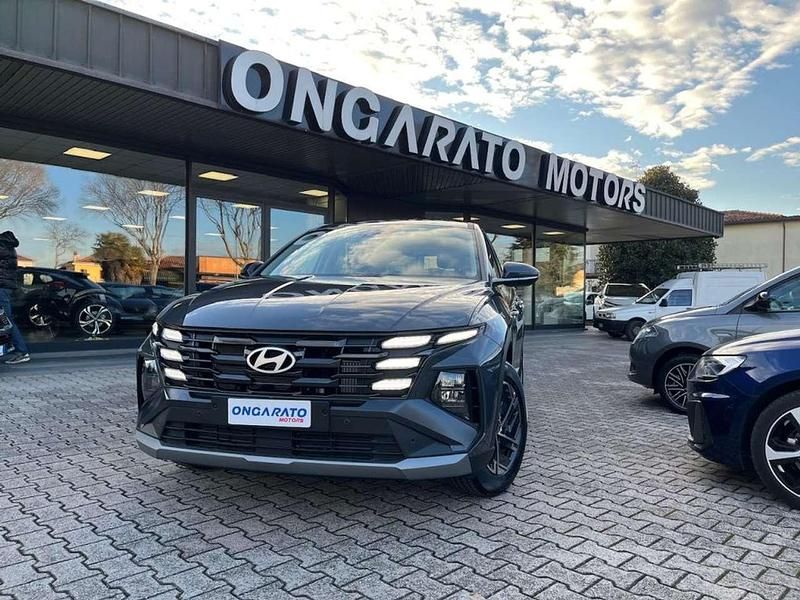 Grigio Nuova 2025 Hyundai Tucson SUV | 26.900 € (Buon prezzo) - Immagine 1/4