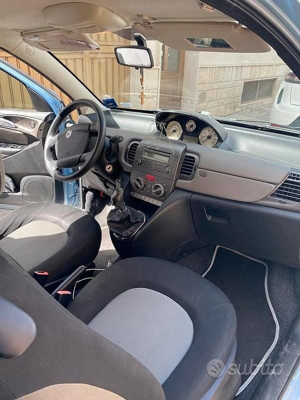 Usata Lancia Ypsilon 60 CV (44 kW) 2006 Blu Utilitaria