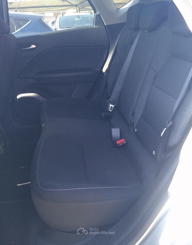 Usata Renault Captur Zen 91 CV (66 kW) 2021 Argento SUV