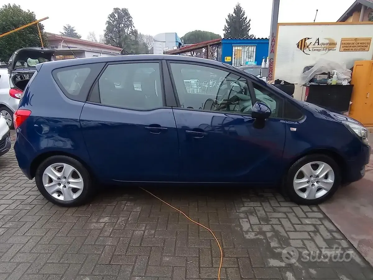 Usata Opel Meriva 101 CV (74 kW) 2016 Bluazzurro Monovolume
