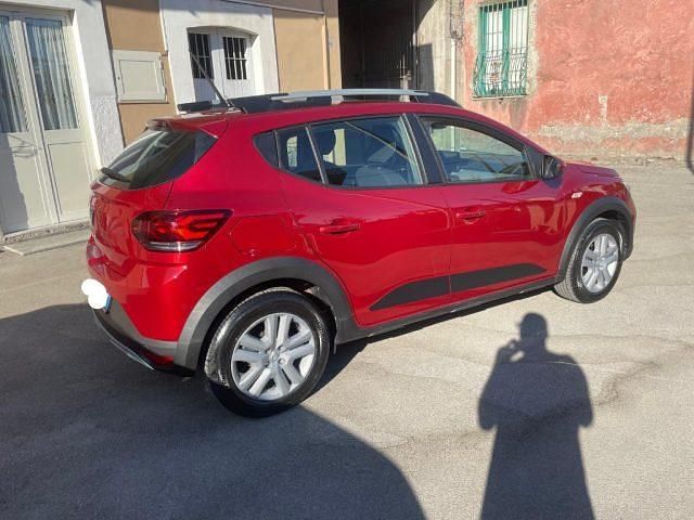 Usata Dacia Sandero Essentiel 101 CV (74 kW) 2022 Rosso Utilitaria