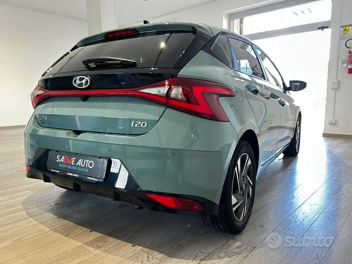 Usata Hyundai i20 101 CV (74 kW) 2023 Verde Utilitaria
