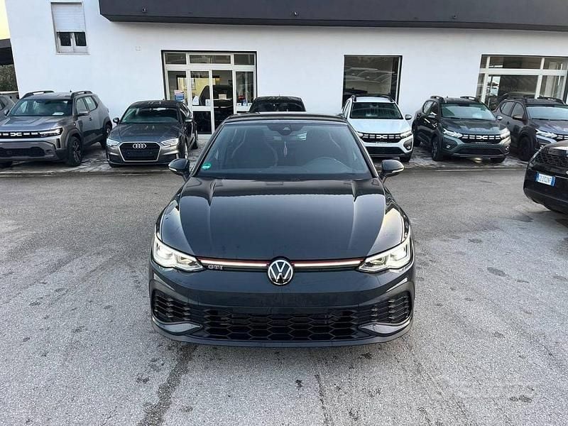Grigio Usata 2022 VW Golf VIII GTI Tre volumi | 33.500 € (Buon prezzo) - Immagine 1/4