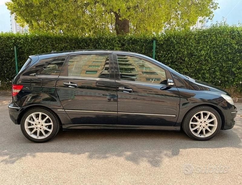 Nero Usata 2009 Mercedes B200 Monovolume | 4500 € (Buon prezzo) - Immagine 1/4