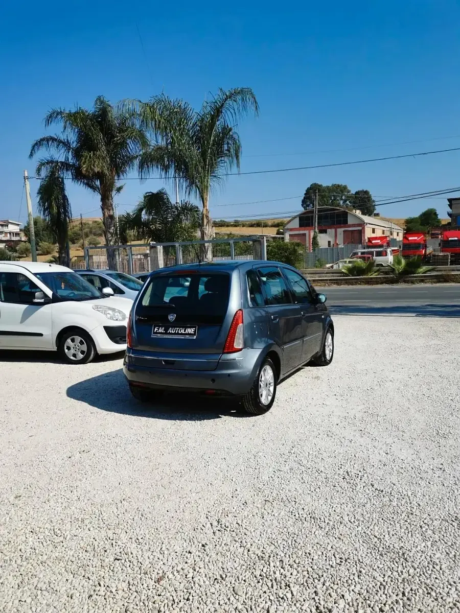 Usata Lancia Musa 90 CV (66 kW) 2010 Grigio Monovolume