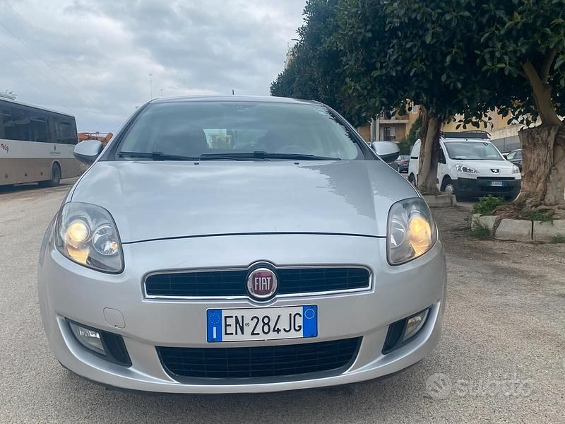 Usata Fiat Bravo 104 CV (76 kW) 2012 Grigio Utilitaria