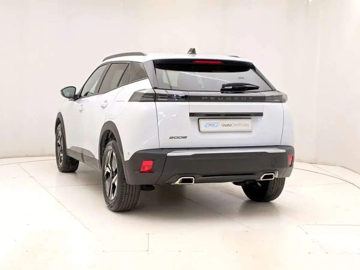 Usata Peugeot 2008 Allure 131 CV (96 kW) 2023 Bianco SUV