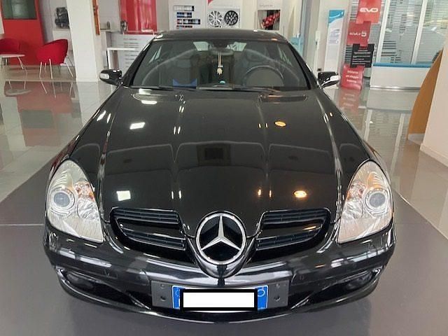 Usata Mercedes SLK200 163 CV (119 kW) 2005 Nero pastello Cabrio