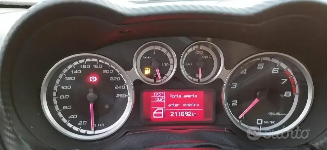 Usata Alfa Romeo MiTo 105 CV (77 kW) 2011 Rosso Utilitaria