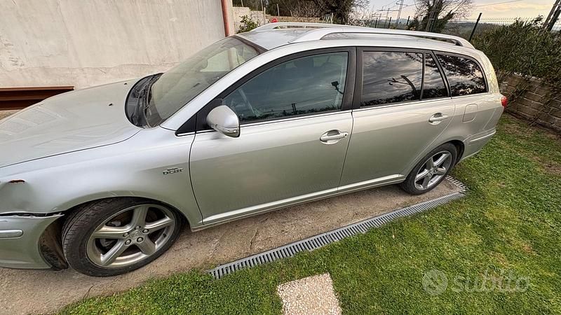 Usata Toyota Avensis T2 177 CV (130 kW) 2009 Grigio Station wagon