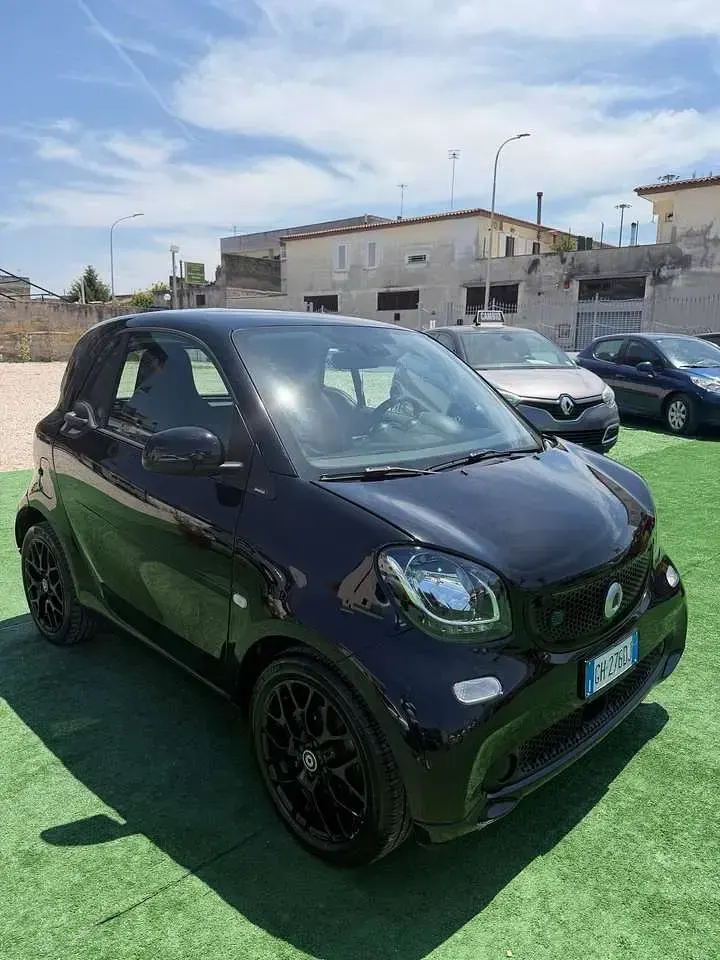 Usata Smart ForTwo Coupé Passion 41 kW (56 CV) 2020 Nero Utilitaria