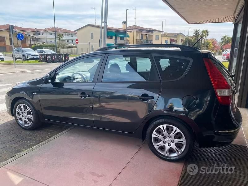 Usata Hyundai i30 Active 115 CV (84 kW) 2009 Nero Station wagon