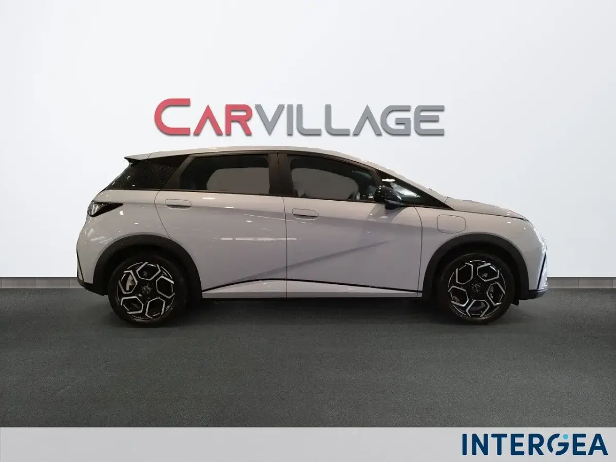 Nuova BYD Dolphin Design 2026 Skiing white Utilitaria