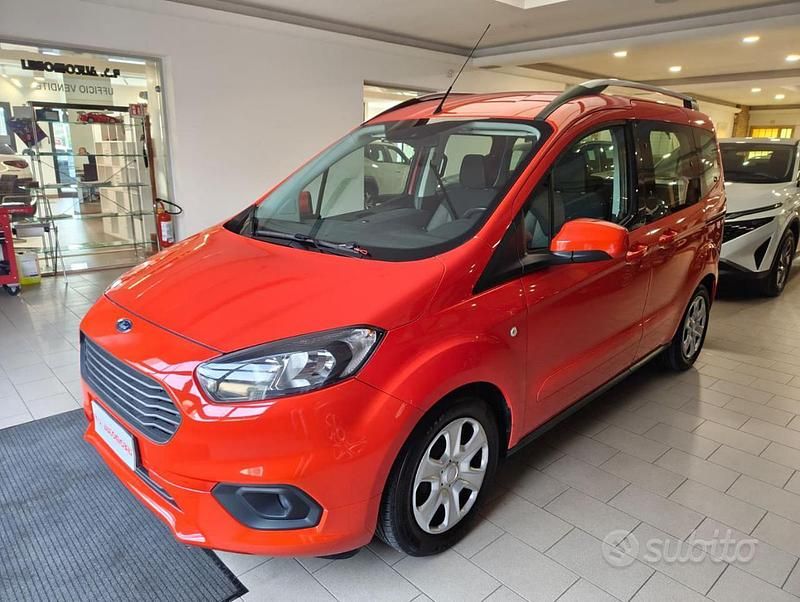 Usata Ford Tourneo Courier 101 CV (74 kW) 2019 Rosso Monovolume