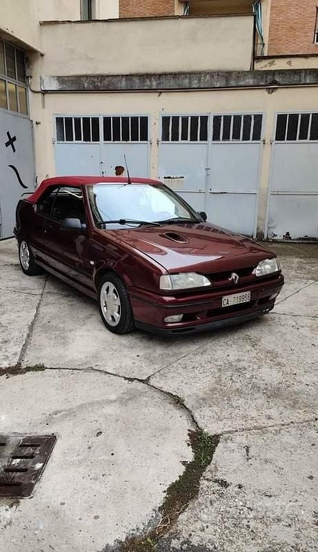 Usata Renault 19 135 CV (99 kW) 1992 Rosso Cabrio