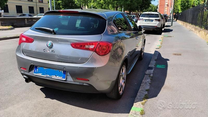 Usata Alfa Romeo Giulietta Distinctive 170 CV (125 kW) 2011 Grigio Berlina