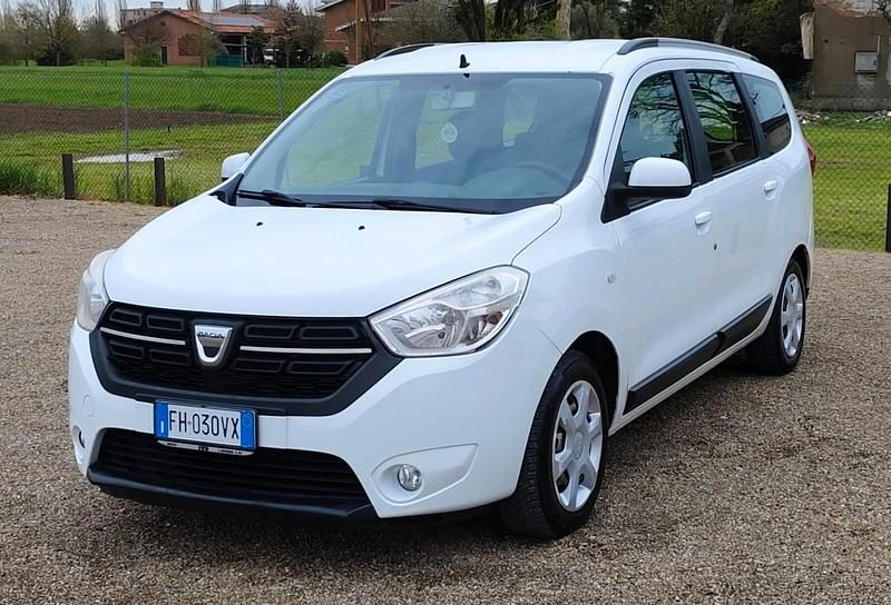 Usata Dacia Lodgy Lauréate 101 CV (74 kW) 2017 Argento Monovolume