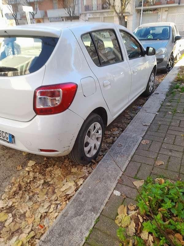 Usata Dacia Sandero Ambiance 75 CV (55 kW) 2015 Bianco Berlina