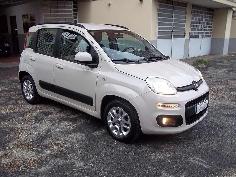 Usata Fiat Panda Lounge 69 CV (50 kW) 2015 715/a beige accogliente Utilitaria