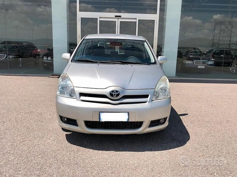 Usata Toyota Corolla Verso Sol 136 CV (100 kW) 2006 Grigio Monovolume