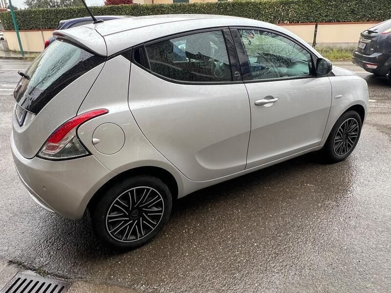 Usata Lancia Ypsilon 69 CV (50 kW) 2020 Grigio Utilitaria