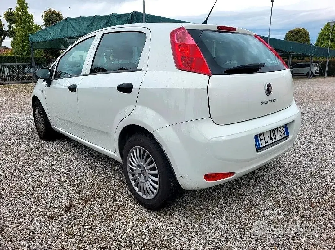 Usata Fiat Punto Street 69 CV (50 kW) 2018 Bianco Utilitaria