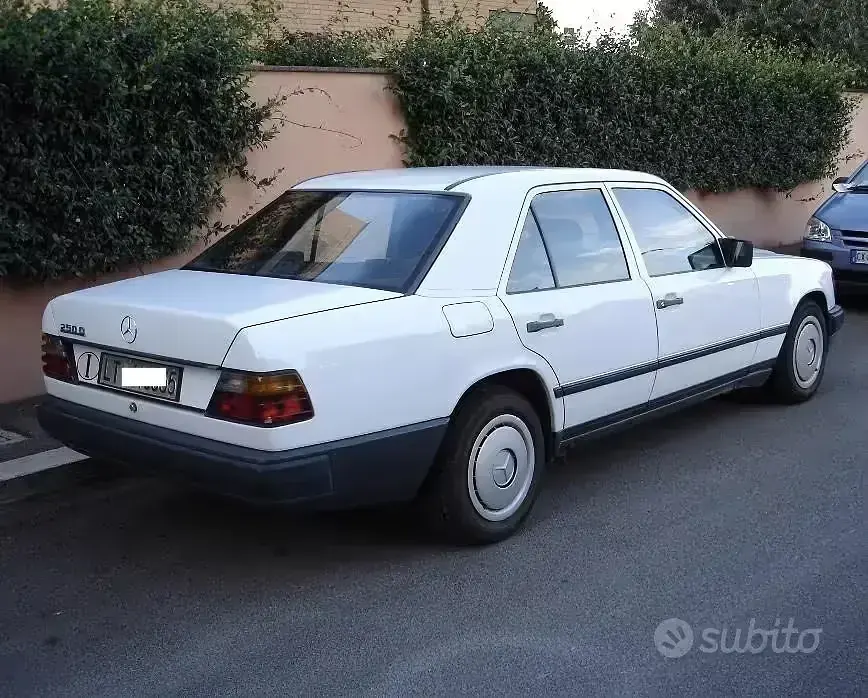 Usata Mercedes E250 1988 Bianco Berlina