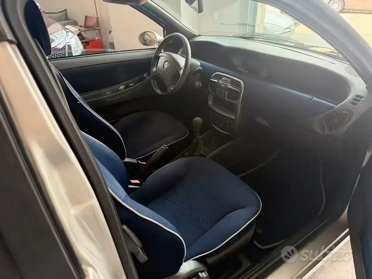 Usata Lancia Ypsilon 60 CV (44 kW) 2003 Grigio Utilitaria