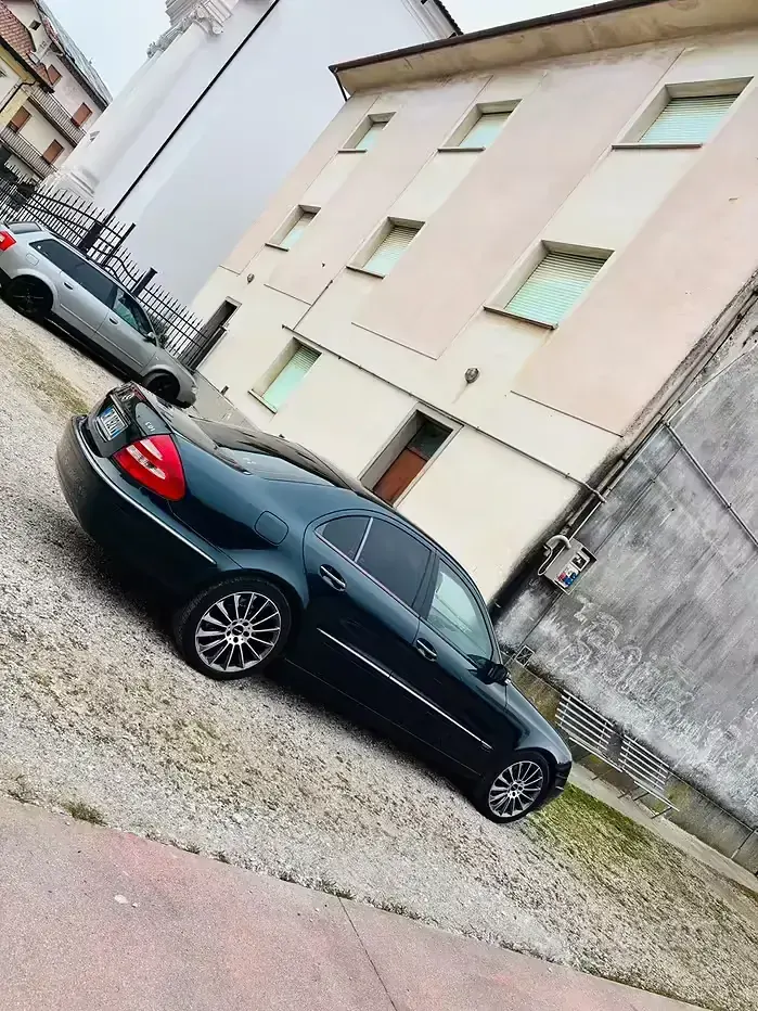 Usata Mercedes E270 177 CV (130 kW) 2004 Berlina