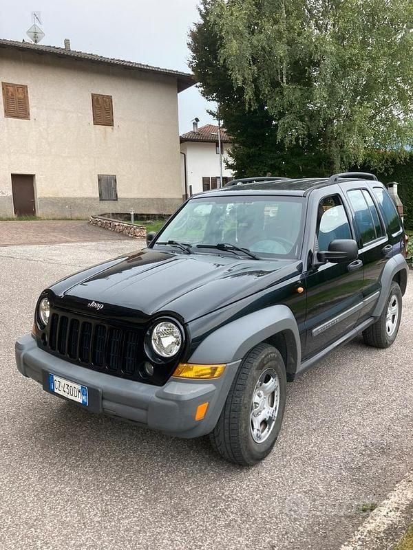 Usata Jeep Cherokee 163 CV (119 kW) 2006 Nero SUV