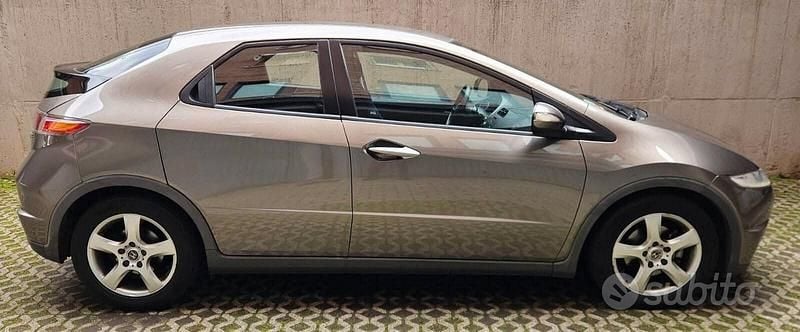 Usata Honda Civic EX-L 140 CV (102 kW) 2009 Beige Berlina