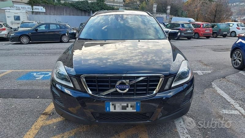 Nero Usata 2011 Volvo XC60 Kinetic SUV | 10.000 € (Buon prezzo) - Immagine 1/4