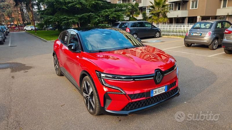 Usata Renault Megane E-Tech Techno 161 kW (220 CV) 2023 Rosso Berlina