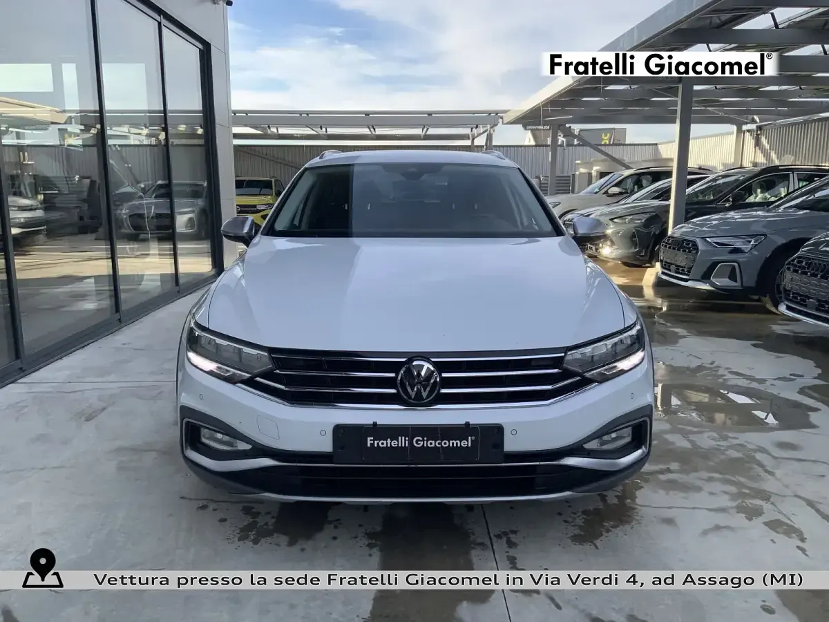 Usata VW Passat Alltrack 200 CV (147 kW) 2023 Glacier white metallizzato Station wagon