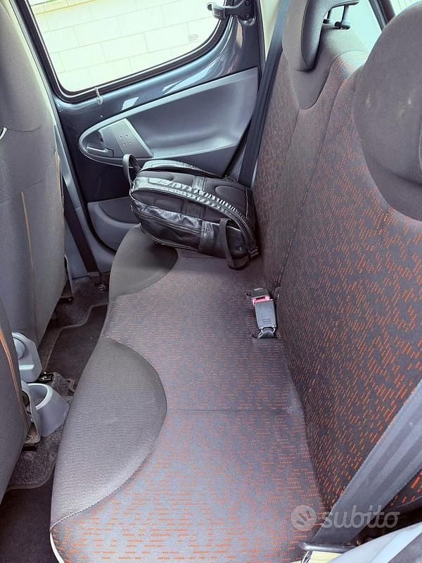 Usata Peugeot 107 68 CV (50 kW) 2009 Grigio Utilitaria