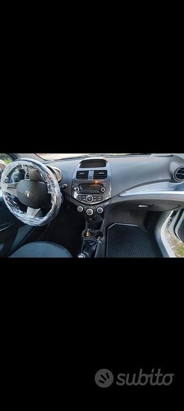 Begagnad Chevrolet Spark 65 HK (47 kW) 2014 Vit Halvkombi
