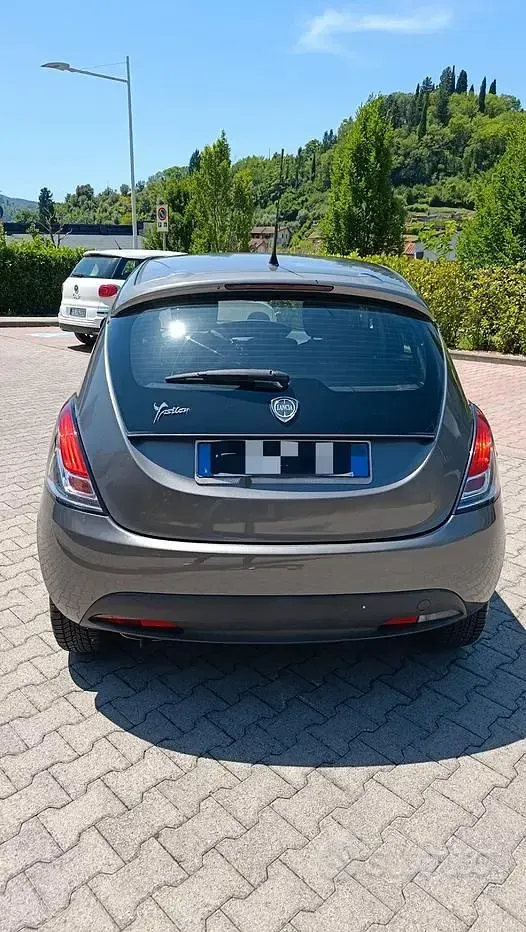 Usata Lancia Ypsilon Gold 69 CV (50 kW) 2012 Grigio Utilitaria