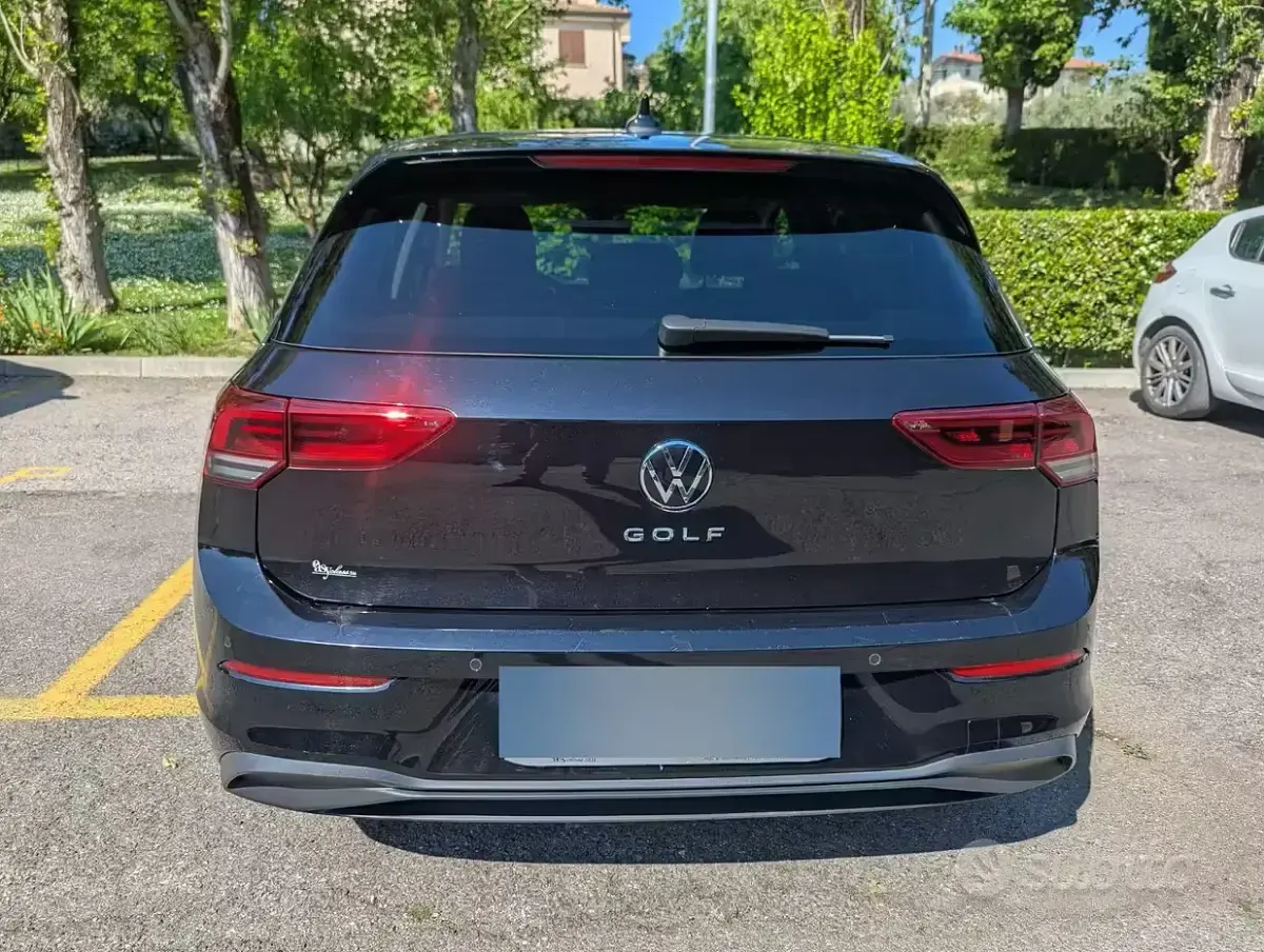 Usata VW Golf VIII United 150 CV (110 kW) 2021 Nero Utilitaria