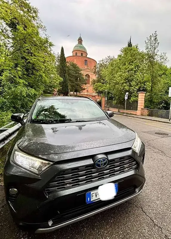 Usata Toyota RAV4 Hybrid Active 178 CV (130 kW) 2019 Grigio SUV