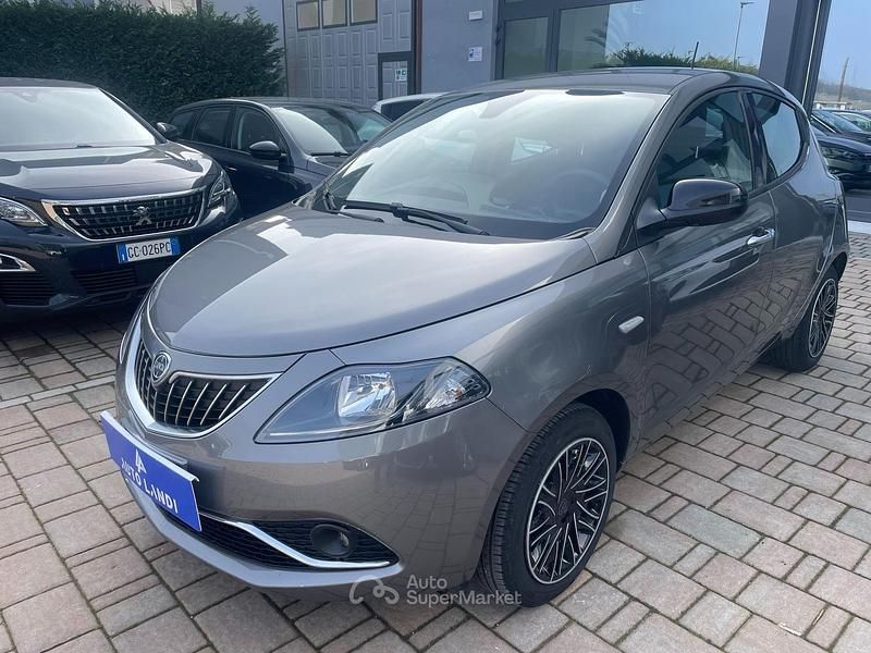 Usata Lancia Ypsilon Gold 69 CV (50 kW) 2022 Gray Utilitaria
