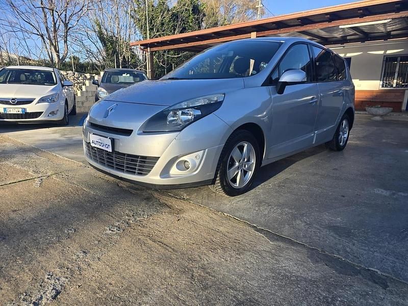 Argento Usata 2011 Renault Grand Scénic III Dynamique Monovolume | 6800 € (Molto cara) - Immagine 1/4