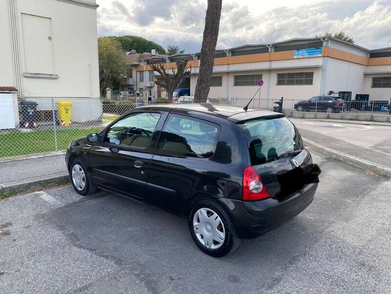 Usato 2002 Renault Clio II 1.2 Benzin 58 CV (1.800 €)