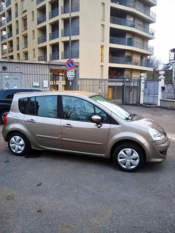 Usata Renault Modus Dynamique 74 CV (54 kW) 2009 Marrone Monovolume