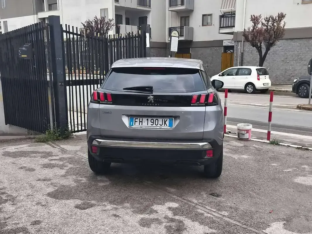 Usata Peugeot 3008 Active 120 CV (88 kW) 2017 Argento SUV